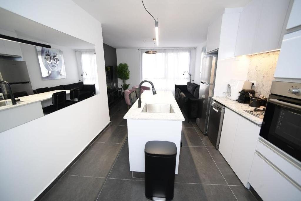 Z-32 Luxury Boutique Apartment エイラート エクステリア 写真